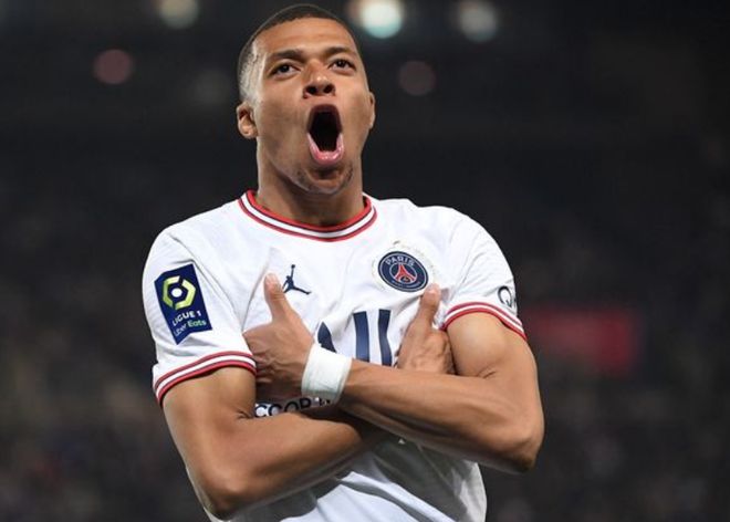 图片报：勒沃库森遭遇多次意外事件，到达曼市时已延误数小时