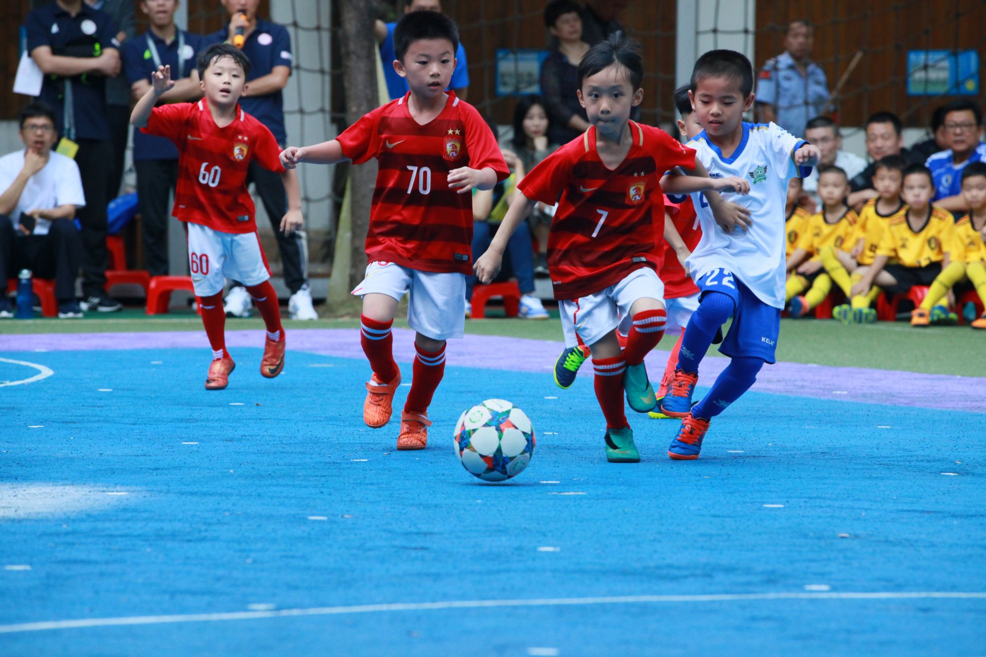 凯恩谈阿森纳：和巴黎是不同的球队，在防守上更强一些