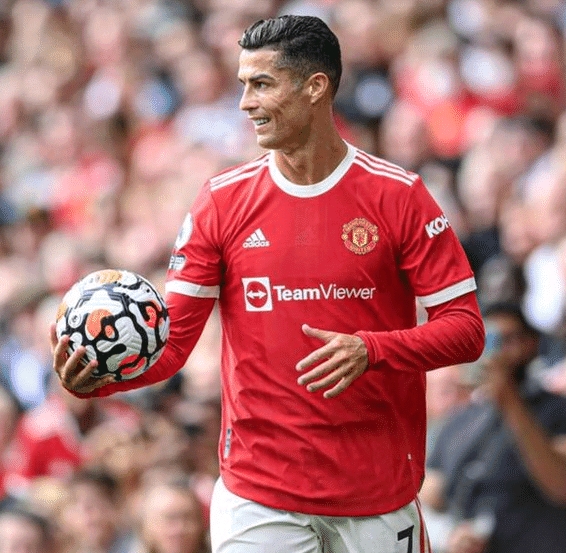 中超：上海海港主场4-1大胜深圳