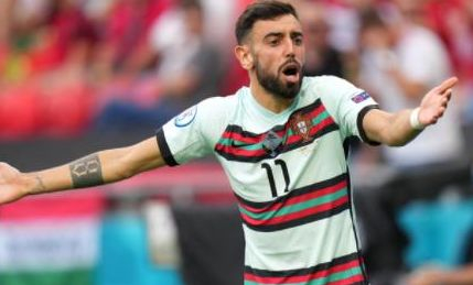 百变大咖秀？谢尔基破门后跳机械舞+模仿哈兰德打坐（谢尔基破门后先跳机械舞再学哈兰德打坐，庆祝动作百变）