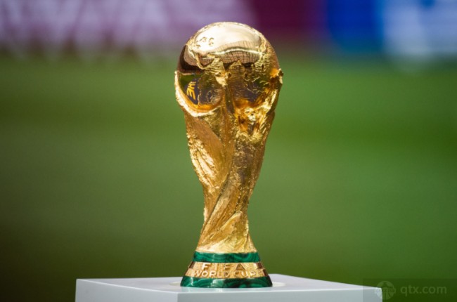 梅西小时候铃声响了不回教室，老师批评他：马拉多纳只有一个