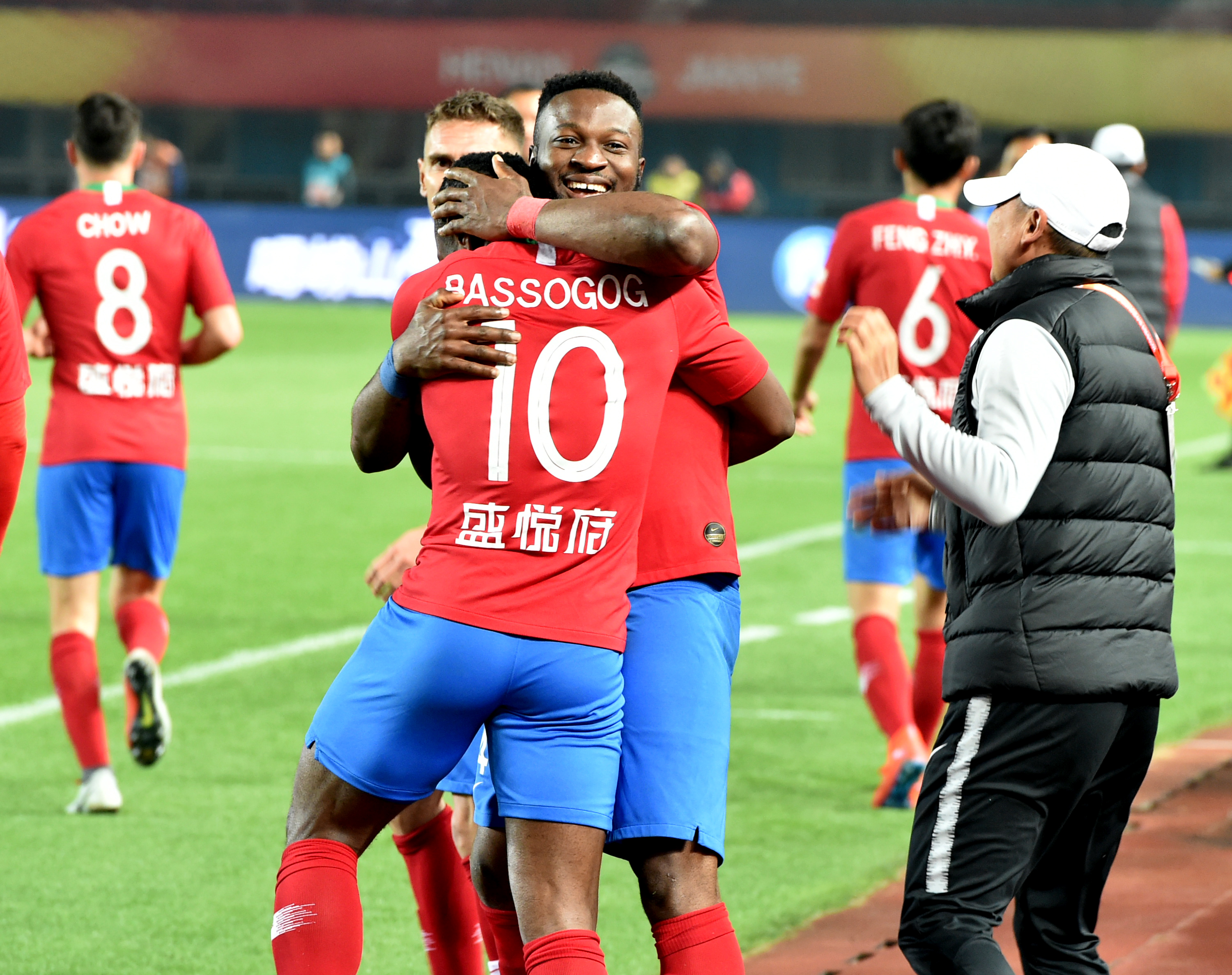 罗马主帅临场指挥获赞