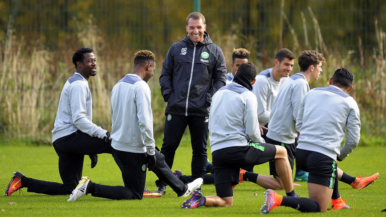 篮球篮网主力中锋脚踝扭伤，伤势待评估